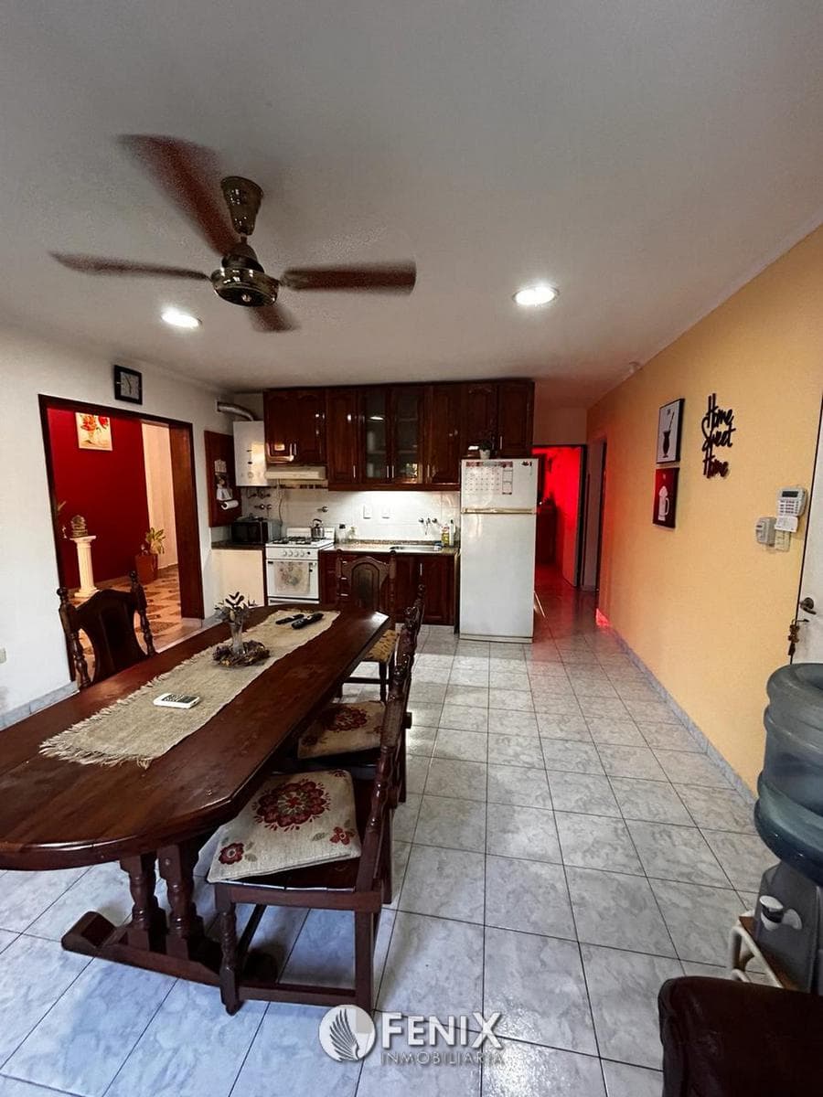 C1103 - CASA REMODELADA EN VENTA Z/ AV. FANGIO