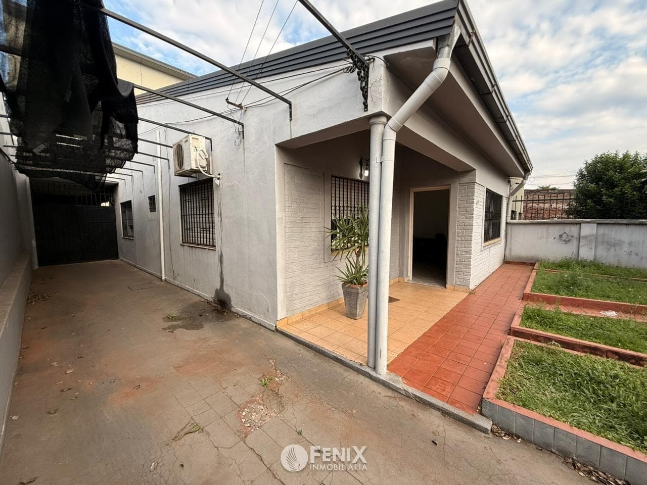 CASA EN ALQUILER DE 2 DORMITORIOS - AV. RADEMACHER Y MONTEAGUDO (CFA178)