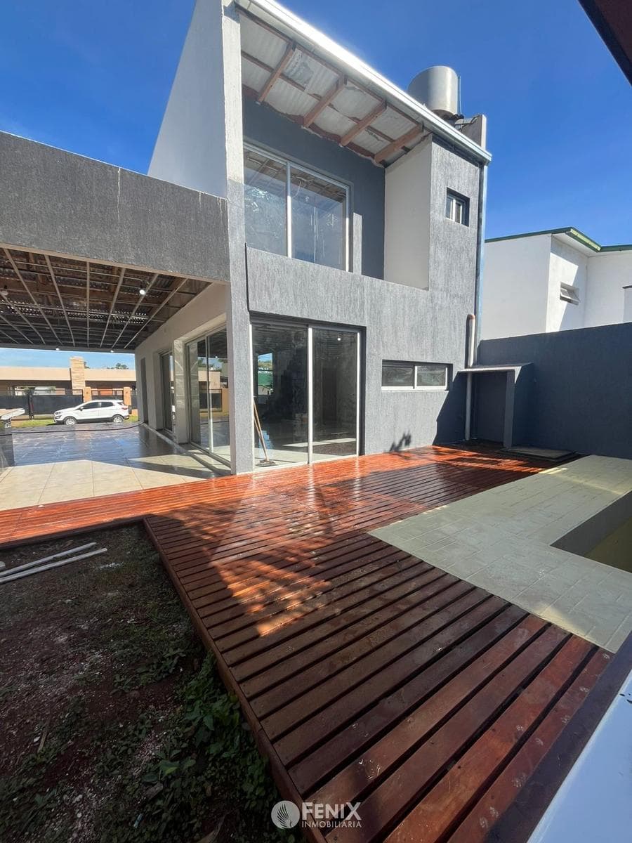 CF1319 - CASA MODERNA - BARRIO PRIVADO PANAMBÍ
