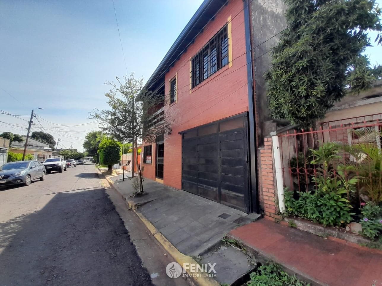 CF1323 - CASA EN VENTA - 4 DORMITORIOS - AV. SANTA CATALINA Y ALEM