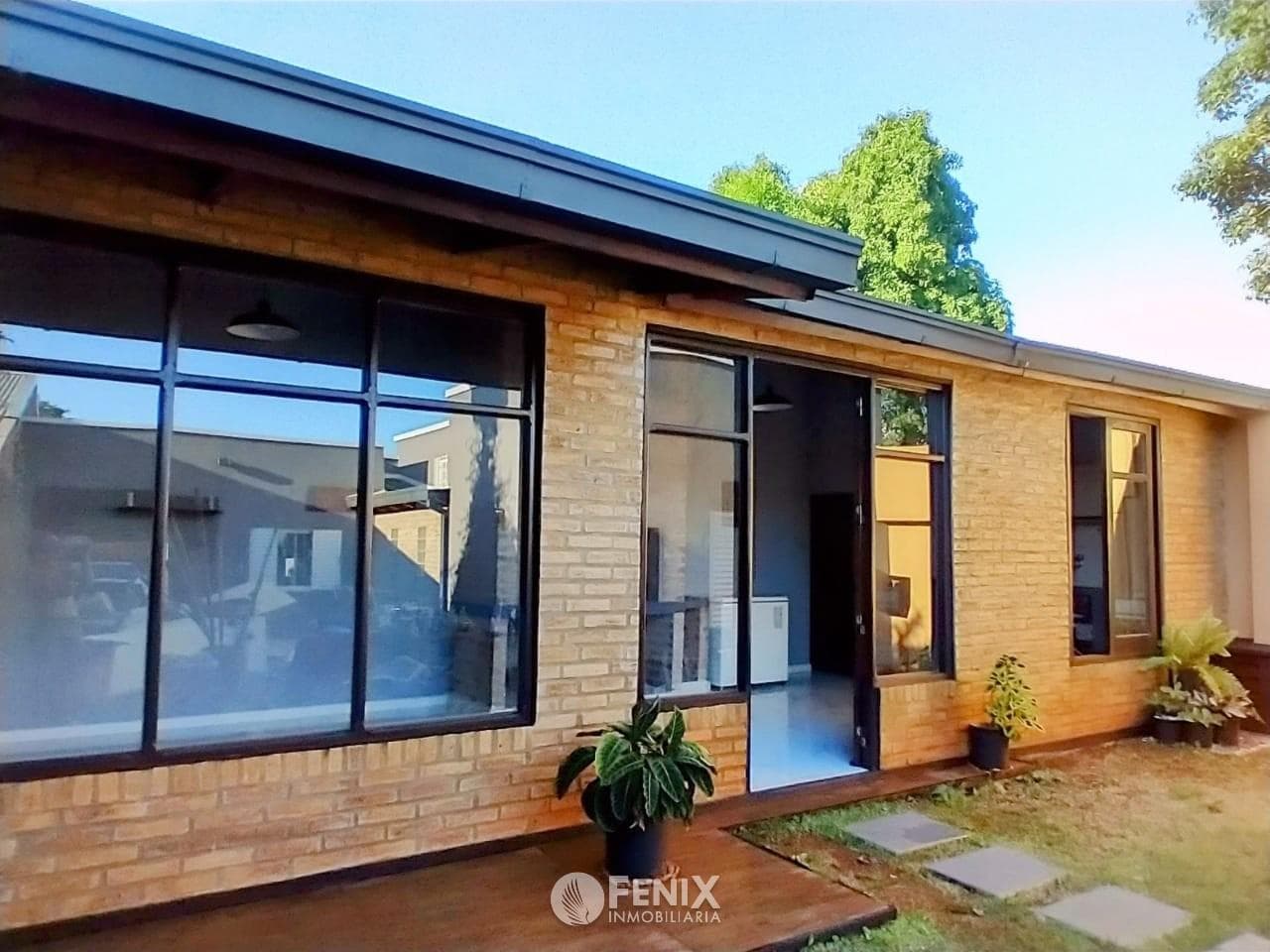 CF1331 - CASA EN VENTA - 2 DORMITORIOS - AV. ITUZAINGÓ E/ TOMÁS GUIDO Y SAN MARTÍN