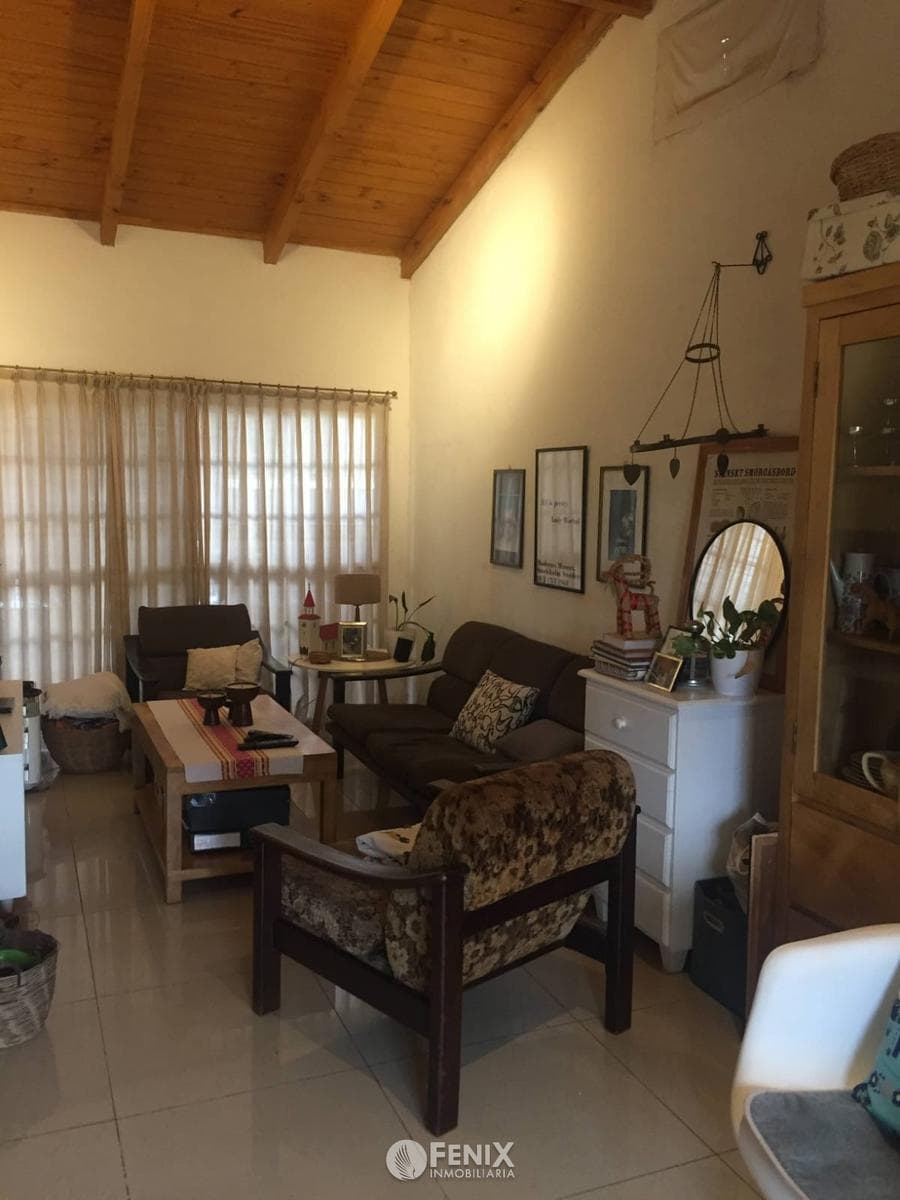 CF1332 - CASA CON AMPLIO TERRENO EN VENTA - 2 DORMITORIOS - ZONA BARRIO PANAMBÍ