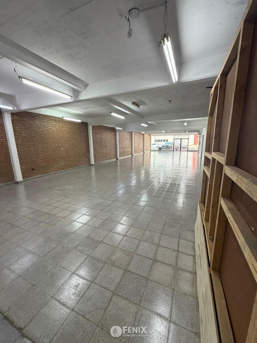 LCF A188 - LOCAL COMERCIAL - 680m2 - AV. RADEMACHER Y CABRED