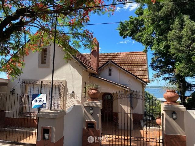 CF1367 - CASA - 4 DORMITORIOS - BARRIO AGUACATES