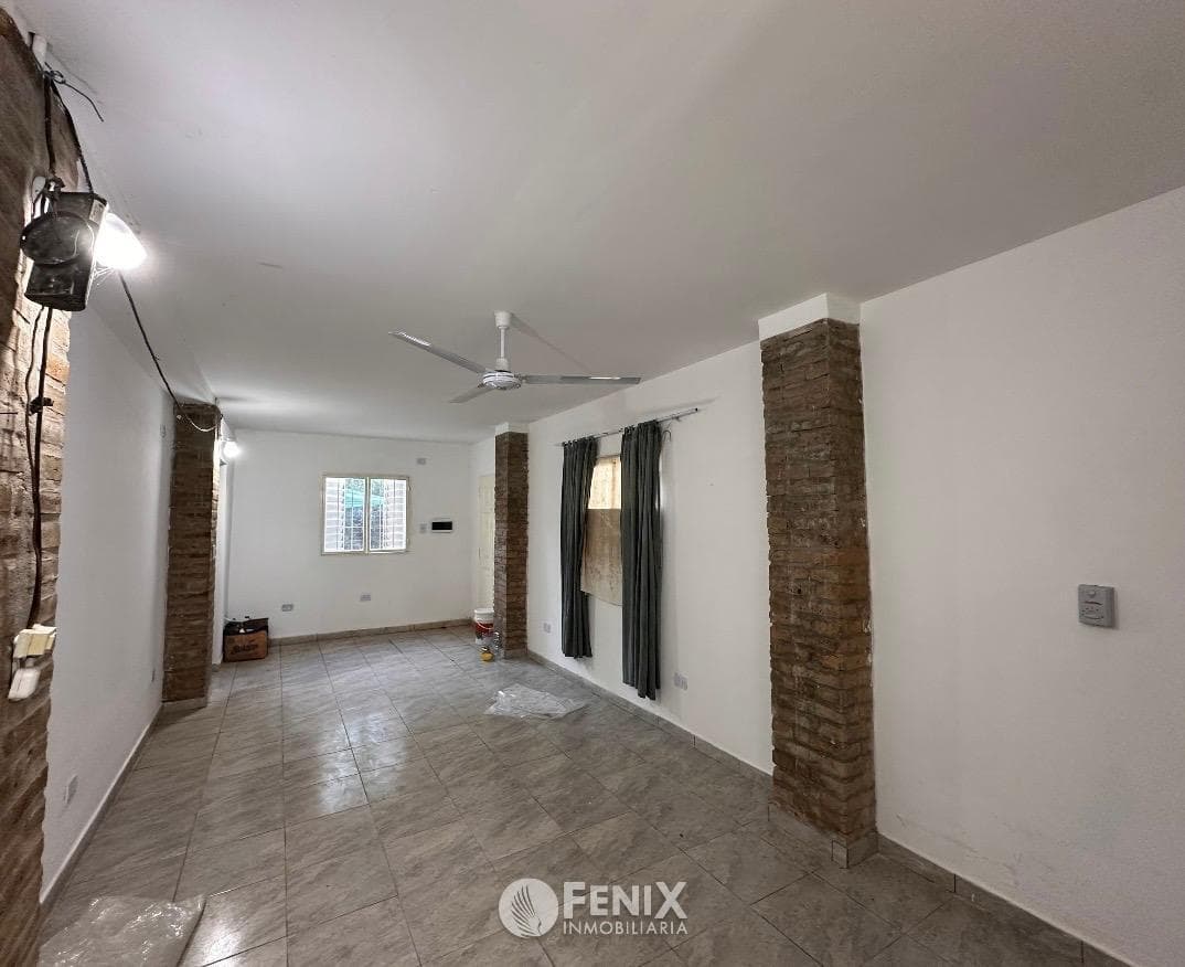 LCF A194 - LOCAL COMERCIAL/OFICINA - BARRIO PRATT, ITAEMBÉ MINÍ