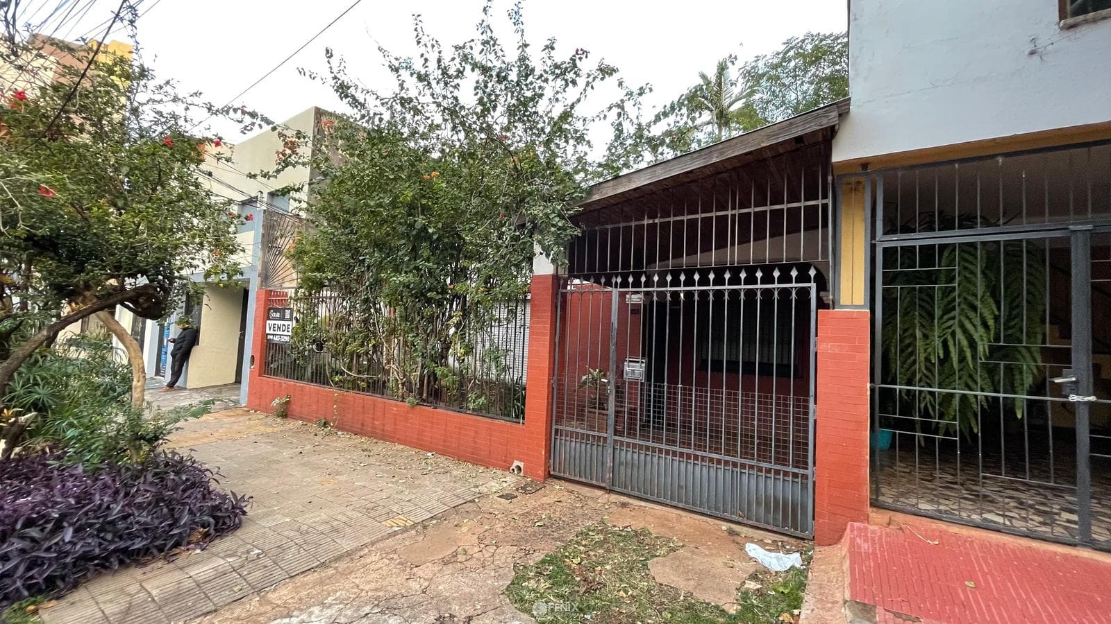 CF1390 - CASA CÉNTRICA A REFACCIONAR - 3 DORMITORIOS