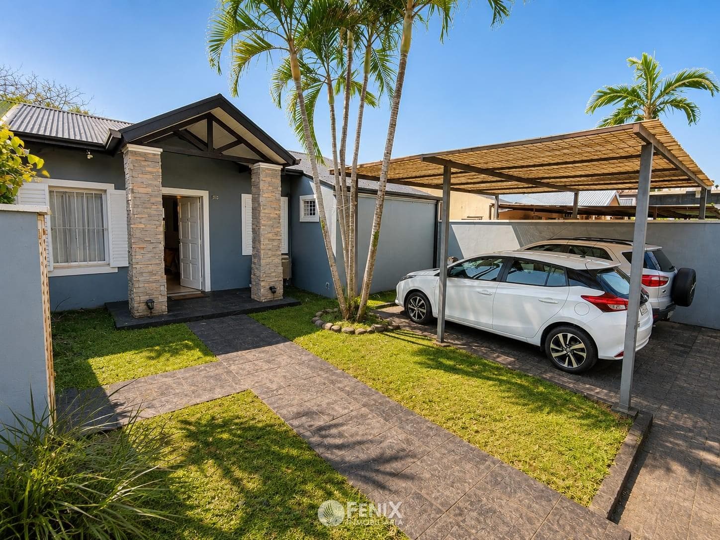 CASA EN VENTA DE 3 DORMITORIOS - ITAMBÉ MINÍ (CF1402)