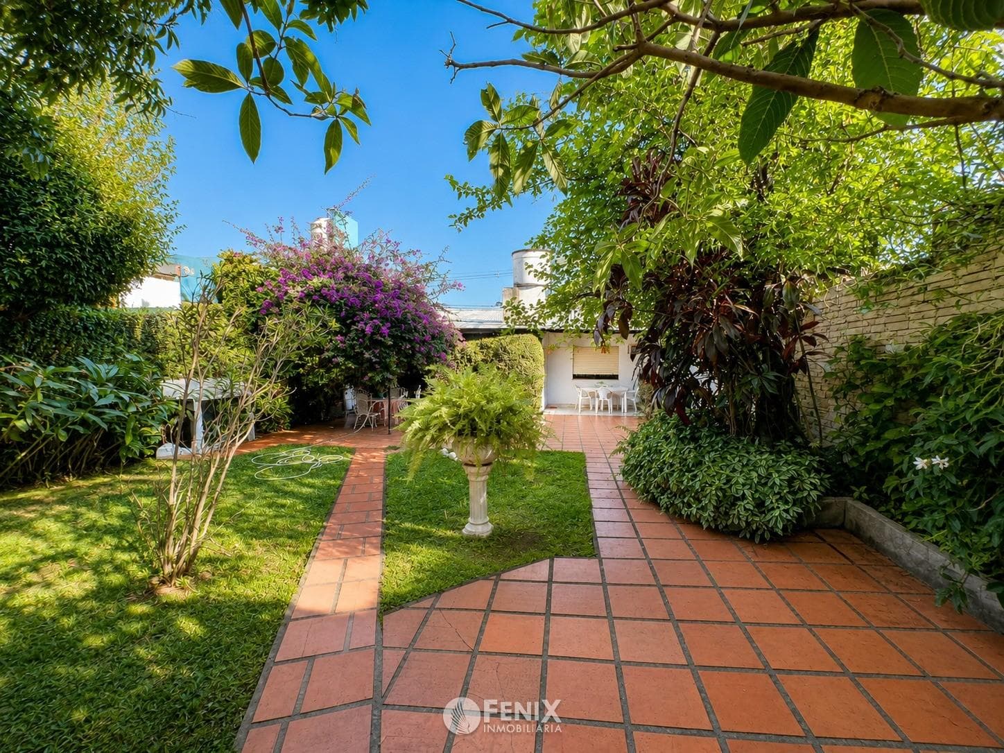 CASA EN VENTA DE 3 DORMITORIOS - AV. ALMTE. BROWN Y SAN MARTÍN - AMPLIO PATIO, GALERÍA Y QUINCHO (CF1403)
