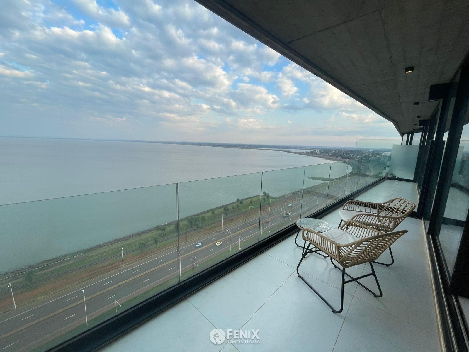 DEPARTAMENTO SEMIAMOBLADO EN ALQUILER DE 1 DORMITORIO EN TORRE IPLYC COSTANERA (DFA470)