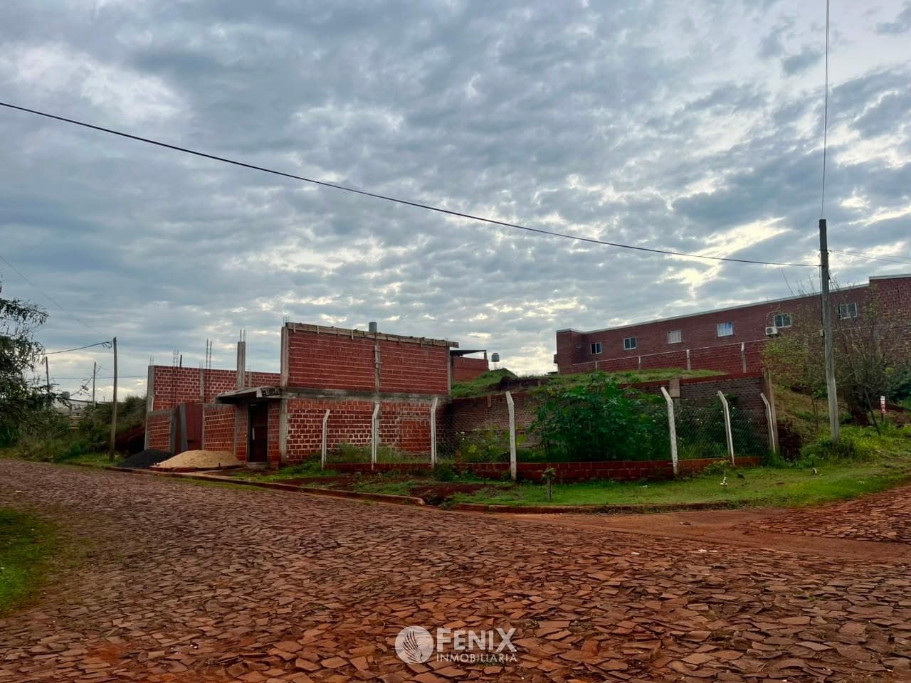 GALPÓN CON OFICINAS EN VENTA EN ITAEMBÉ MINÍ - CALLE 180 B Y CALLE 15 (LCF V153)